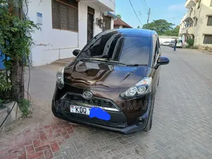 Toyota Sienta 2017 Brown