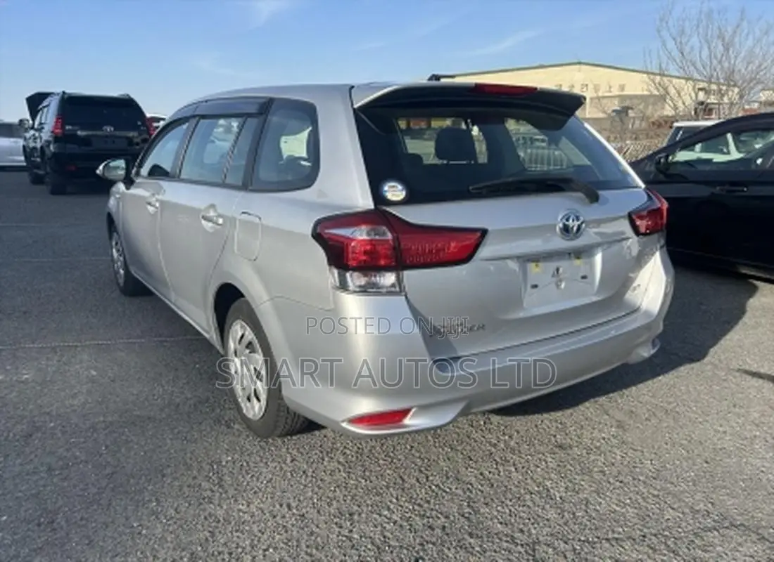 Toyota Corolla Fielder 1.5 Hybrid FWD 2019 Silver