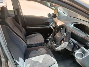 Toyota Sienta 2017 Brown