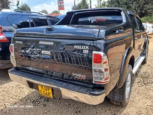 Toyota Hilux 2016 Black