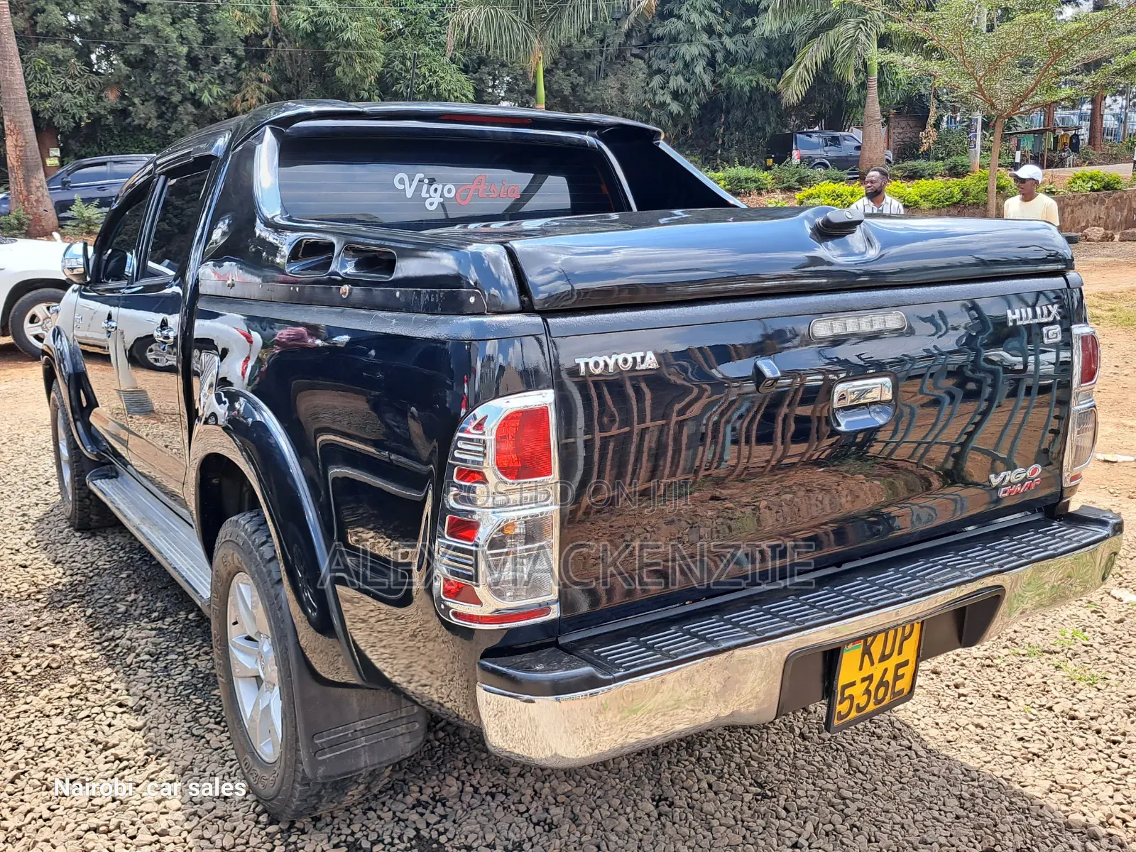 Toyota Hilux 2016 Black