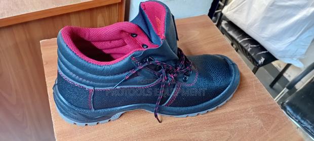Knicker Safetyboot Size 39