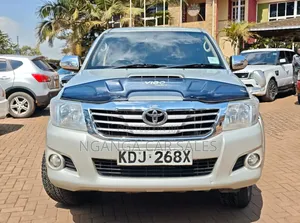 Toyota Hilux 2015 Gray