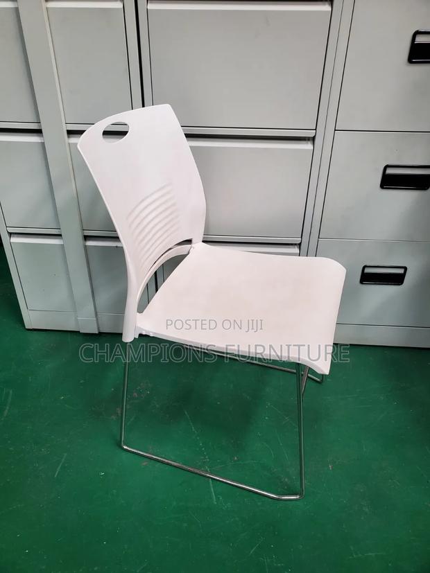 Nexus Stackable Visitors Chair