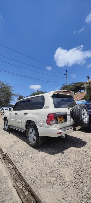 Toyota Land Cruiser 2003 White