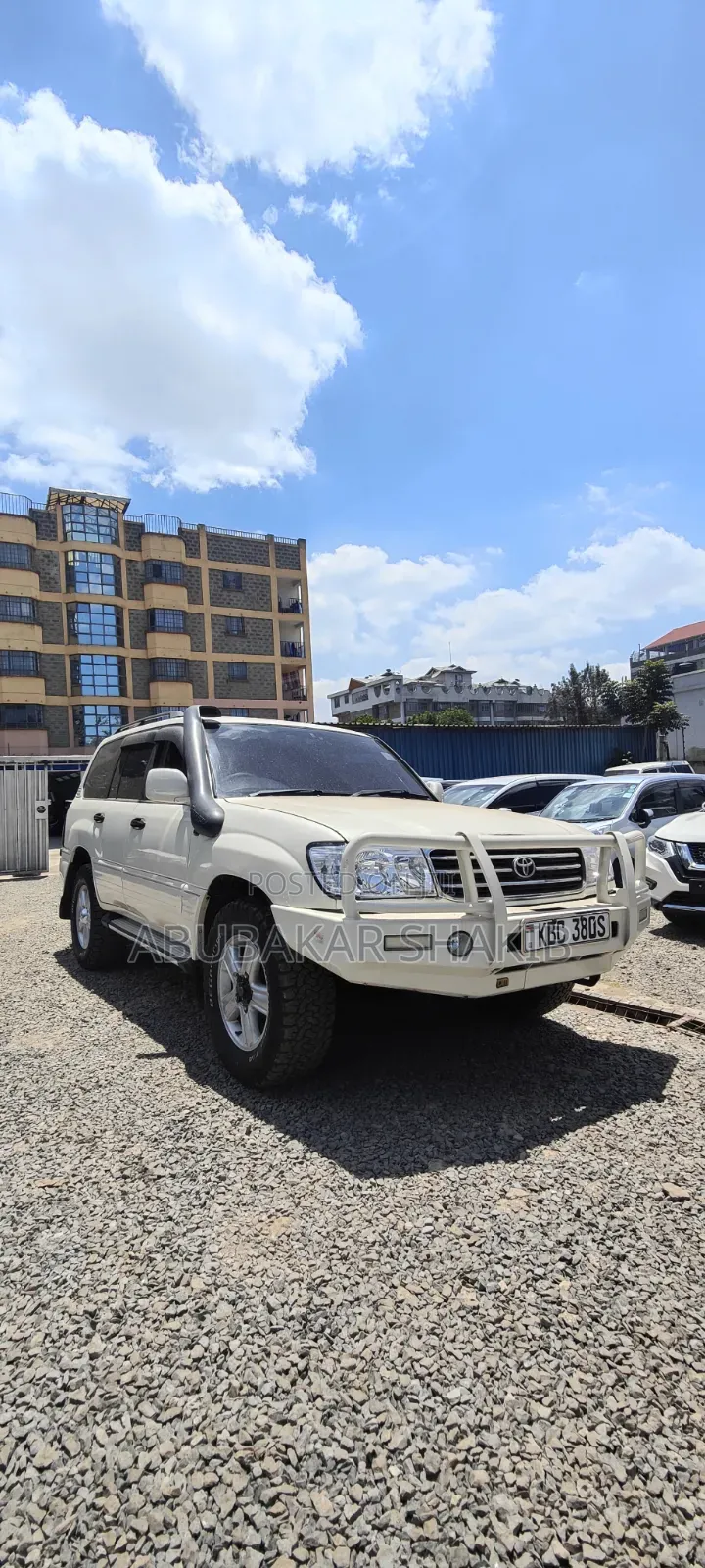 Toyota Land Cruiser 2003 White