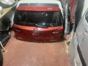 Toyota Auris Boot 2015