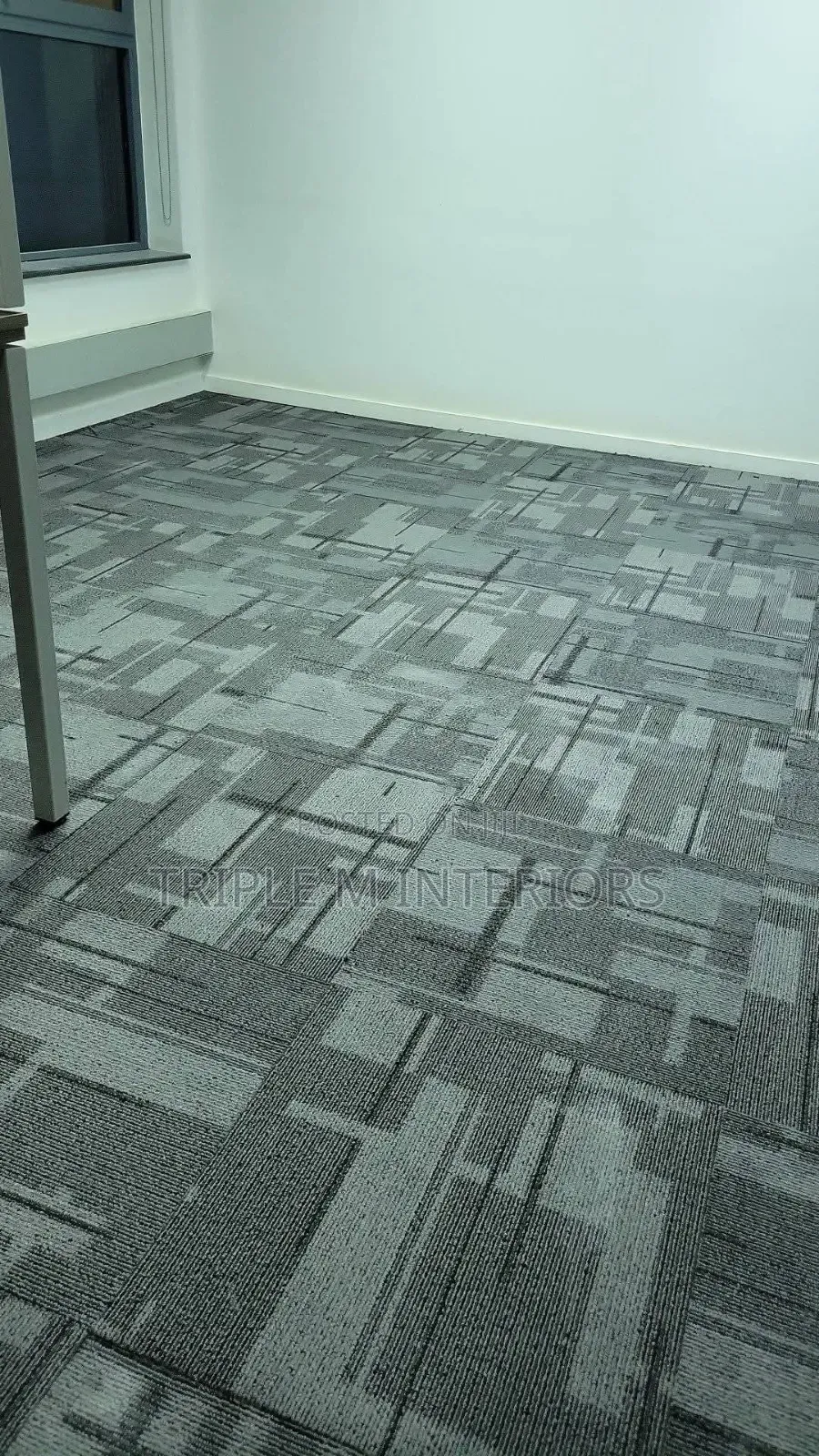 Slick Grey Office Carpet Tiles / Modern Workspace Vibe