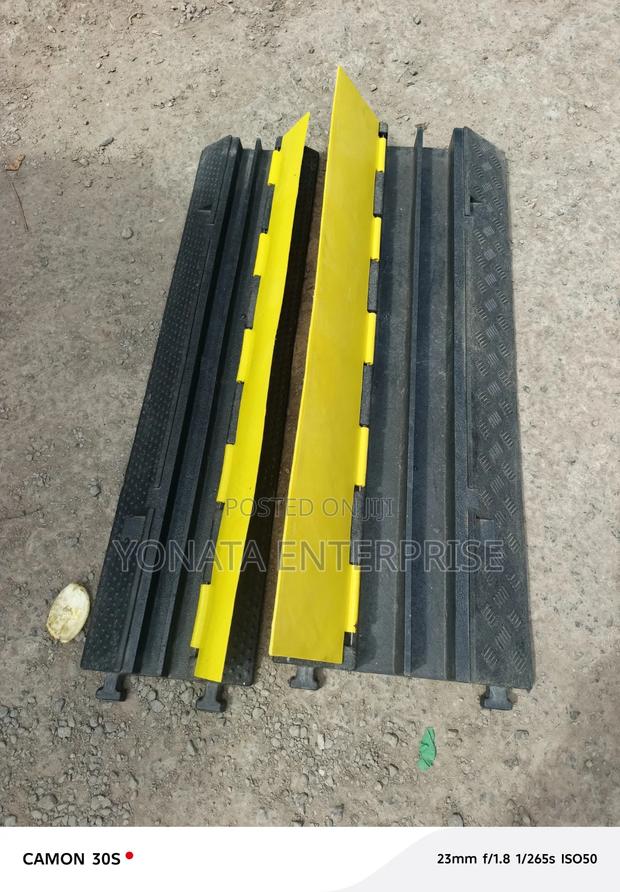 2-Channel Rubber Cable Protector Light Duty - thumbnail 2