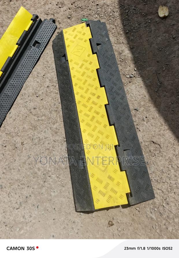 2-Channel Rubber Cable Protector Light Duty - thumbnail 3