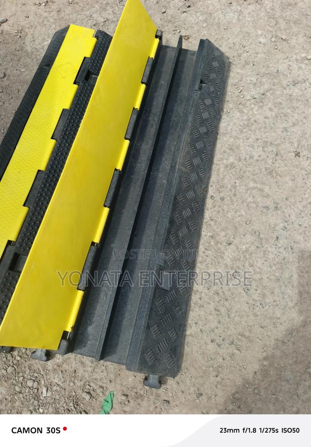 Heavy Duty 2 Channel Cable Protector - thumbnail 3