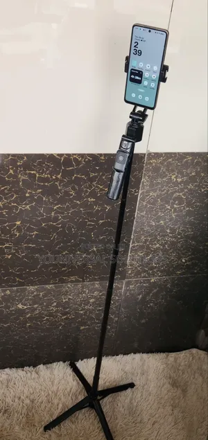 *Q17 Smart Tripod Stand