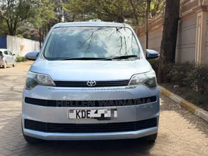 Toyota Spade 2014 Silver