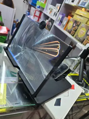 Universal Phone Screen Amplifier With Large Fresnel Lens