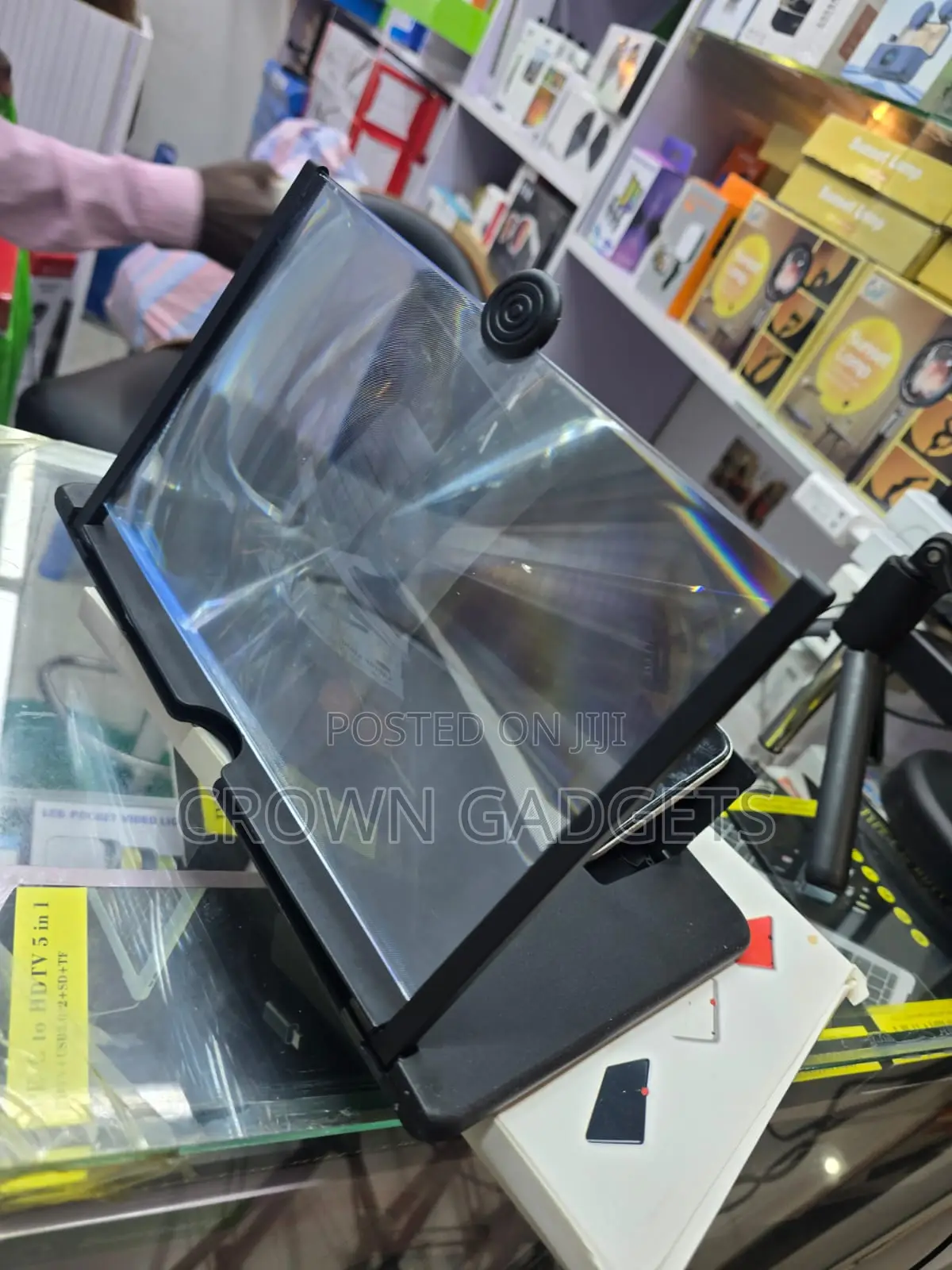 Universal Phone Screen Amplifier With Large Fresnel Lens