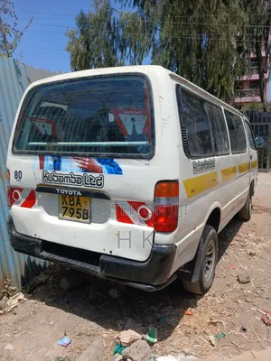 Toyota HiAce 2000 White