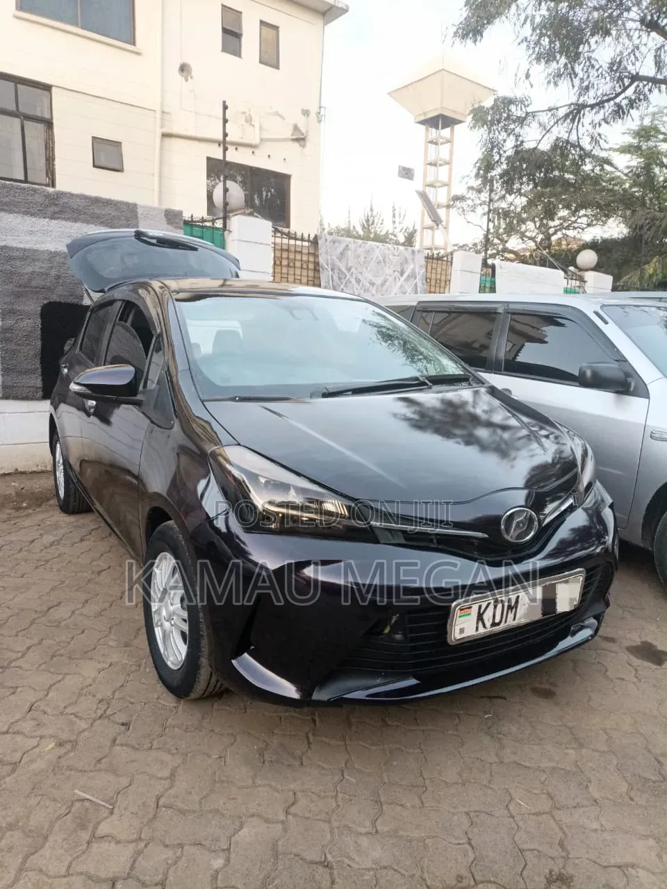 Toyota Vitz 2016 Burgundy