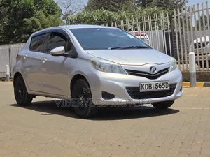 Toyota Vitz 2013 Silver