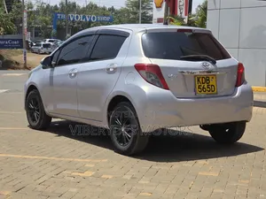 Toyota Vitz 2013 Silver