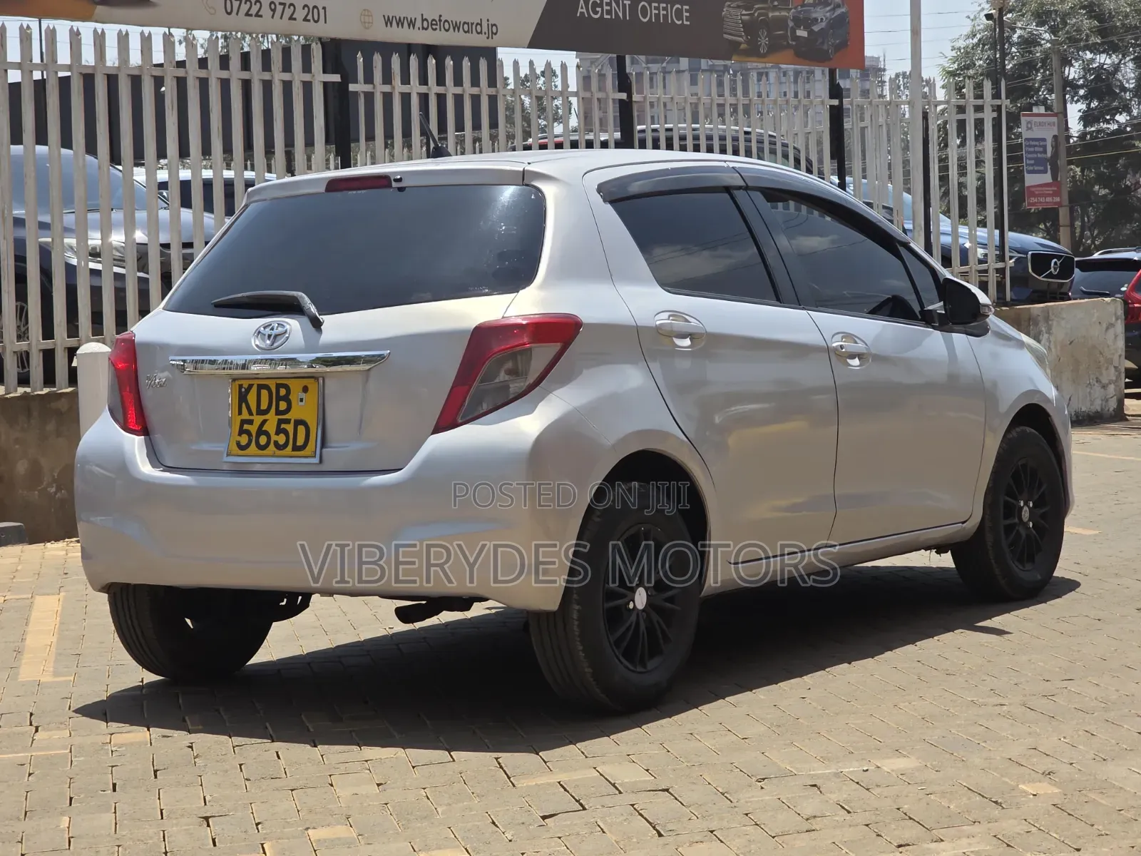 Toyota Vitz 2013 Silver
