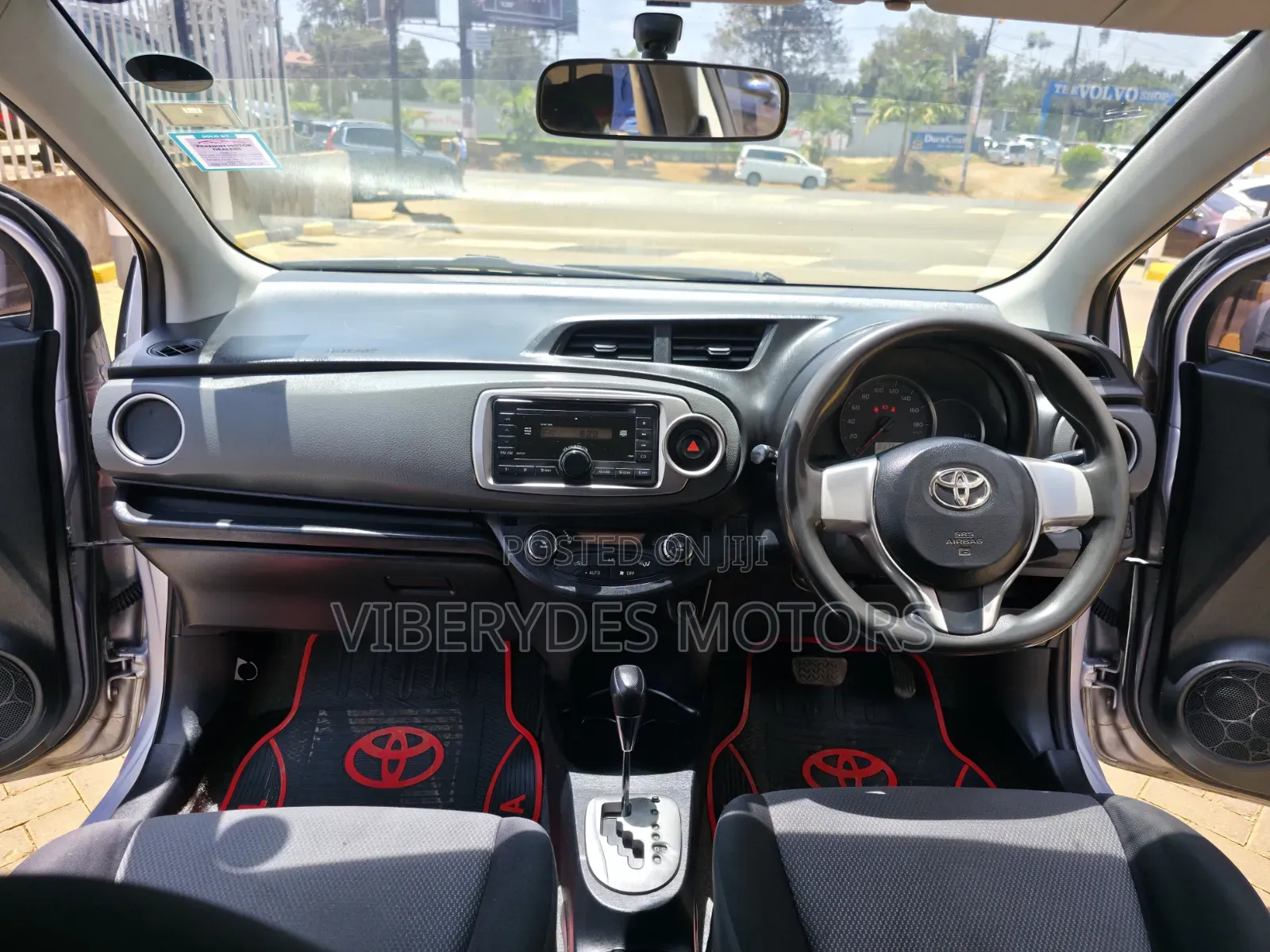 Toyota Vitz 2013 Silver