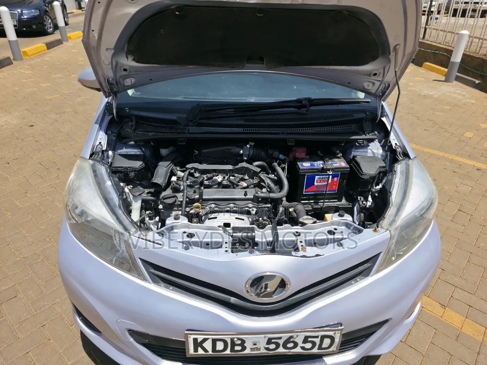 Toyota Vitz 2013 Silver