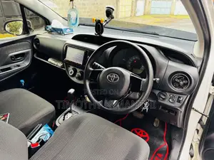 Toyota Vitz 1.3 FWD 5dr 2017 Pearl