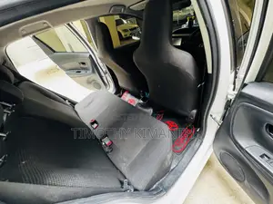 Toyota Vitz 1.3 AWD 5dr 2017 White