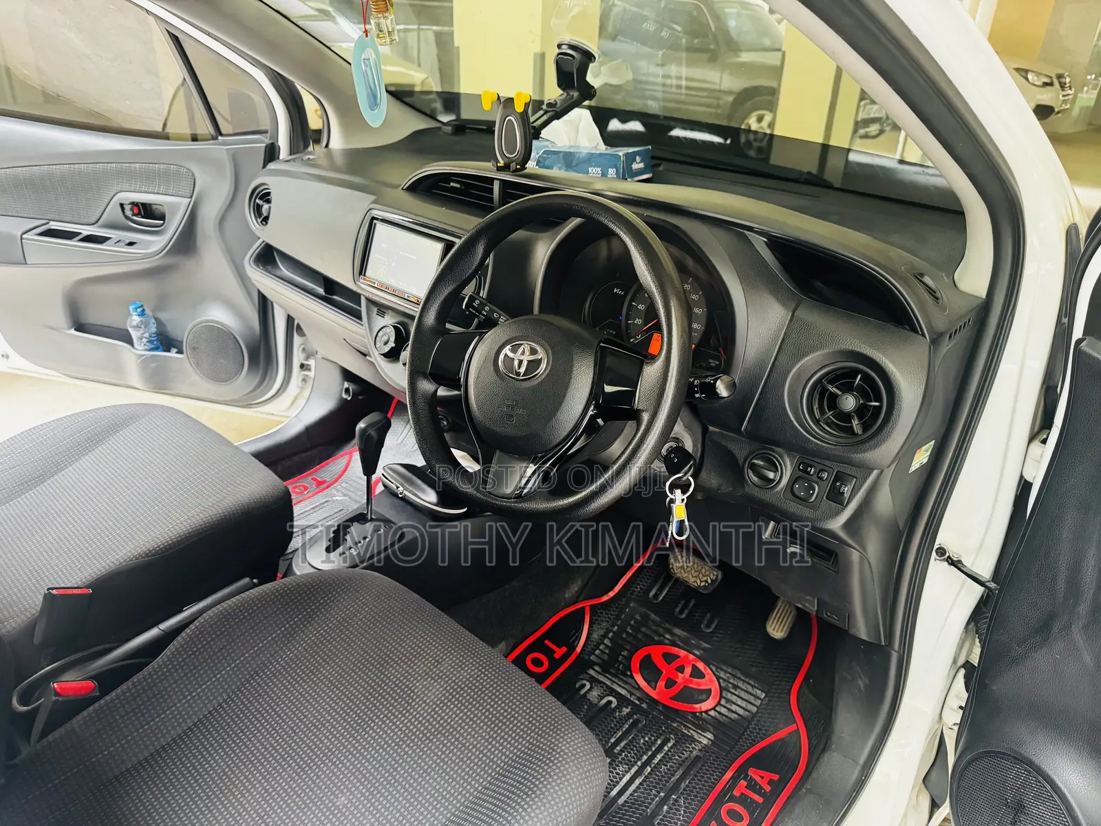 Toyota Vitz 1.3 AWD 5dr 2017 White