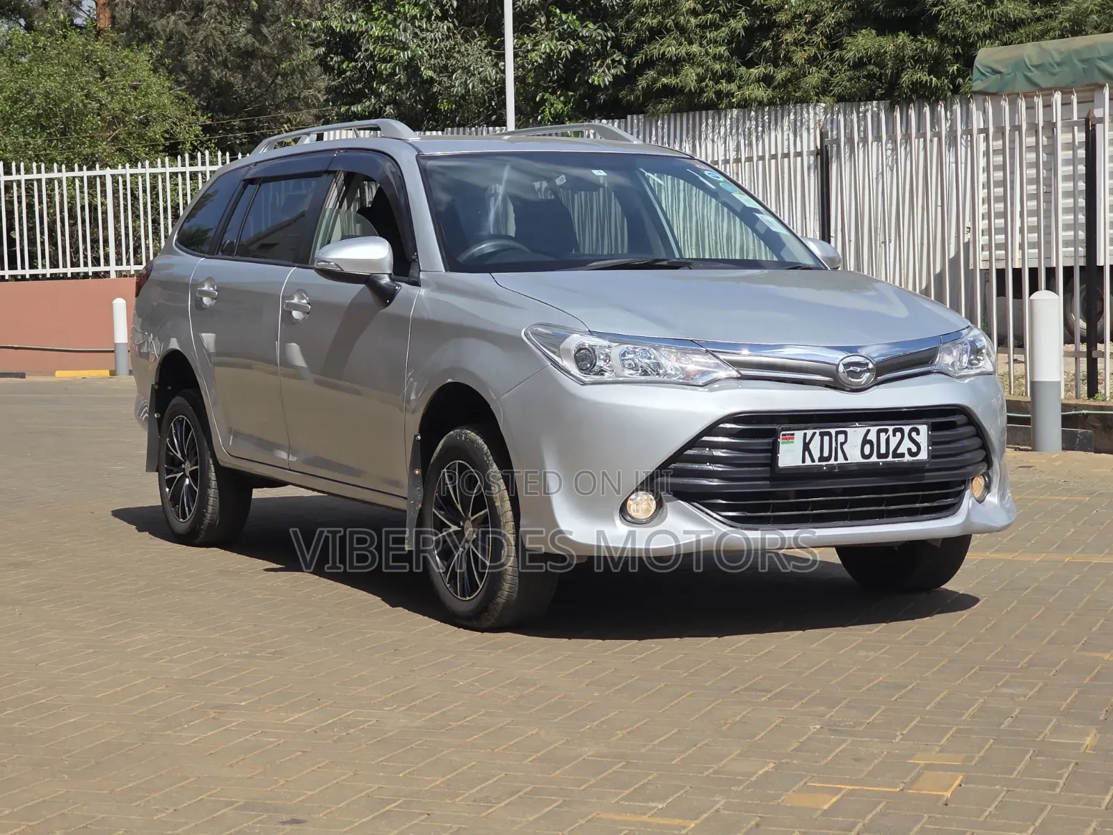 Toyota Corolla Fielder 2017 Silver