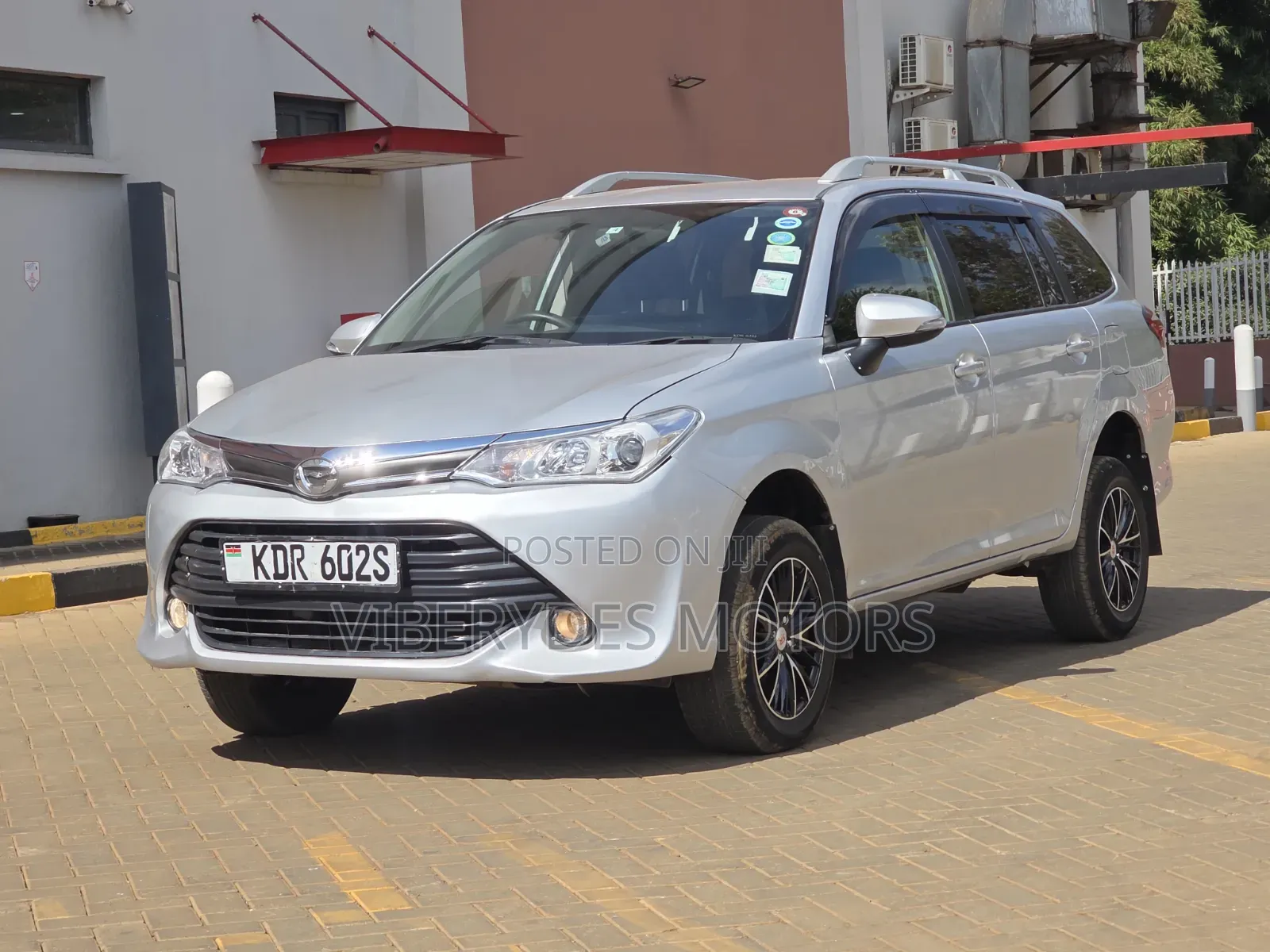 Toyota Corolla Fielder 2017 Silver