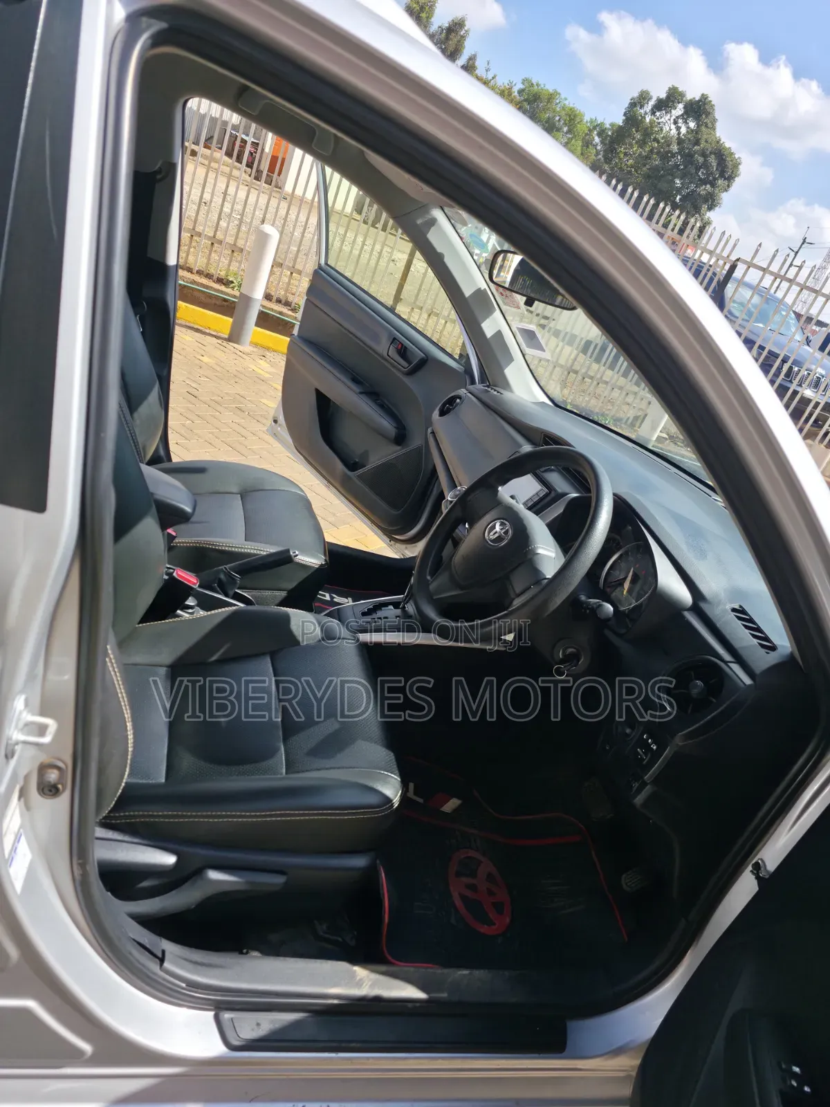 Toyota Corolla Fielder 2017 Silver
