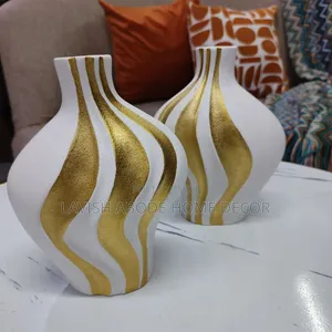 Modern Abstract Wavy White Gold Ceramic Vase – Elegant Home Decor