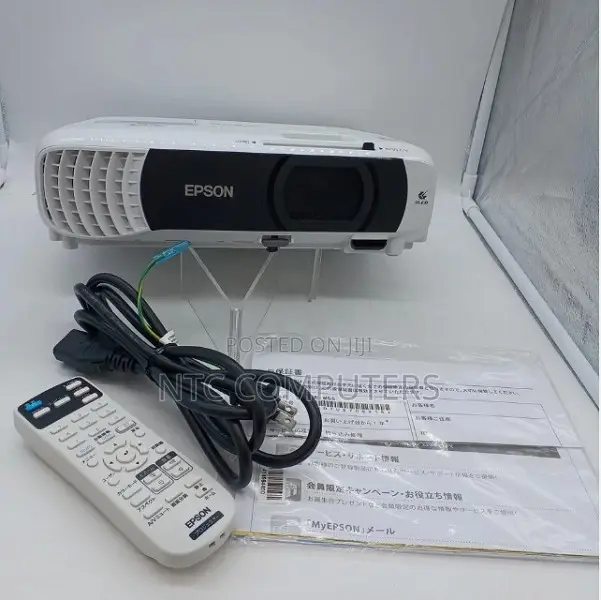 EPSON EB-W55 WXGA Projector -4000 Lumens .