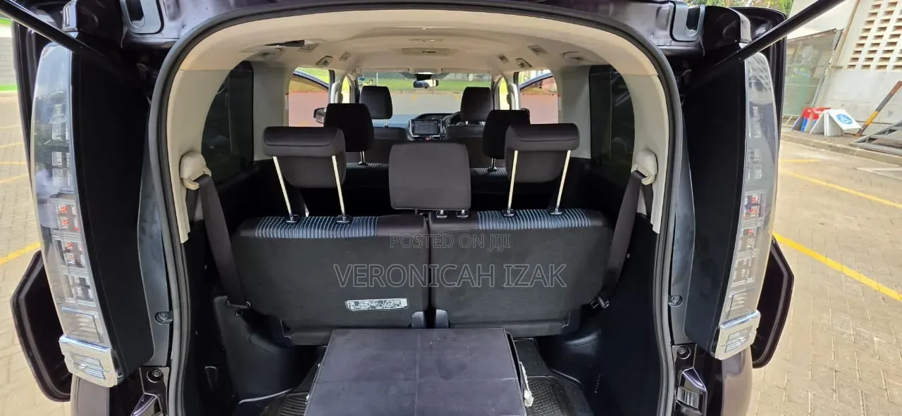 Toyota Voxy 2016 Blue