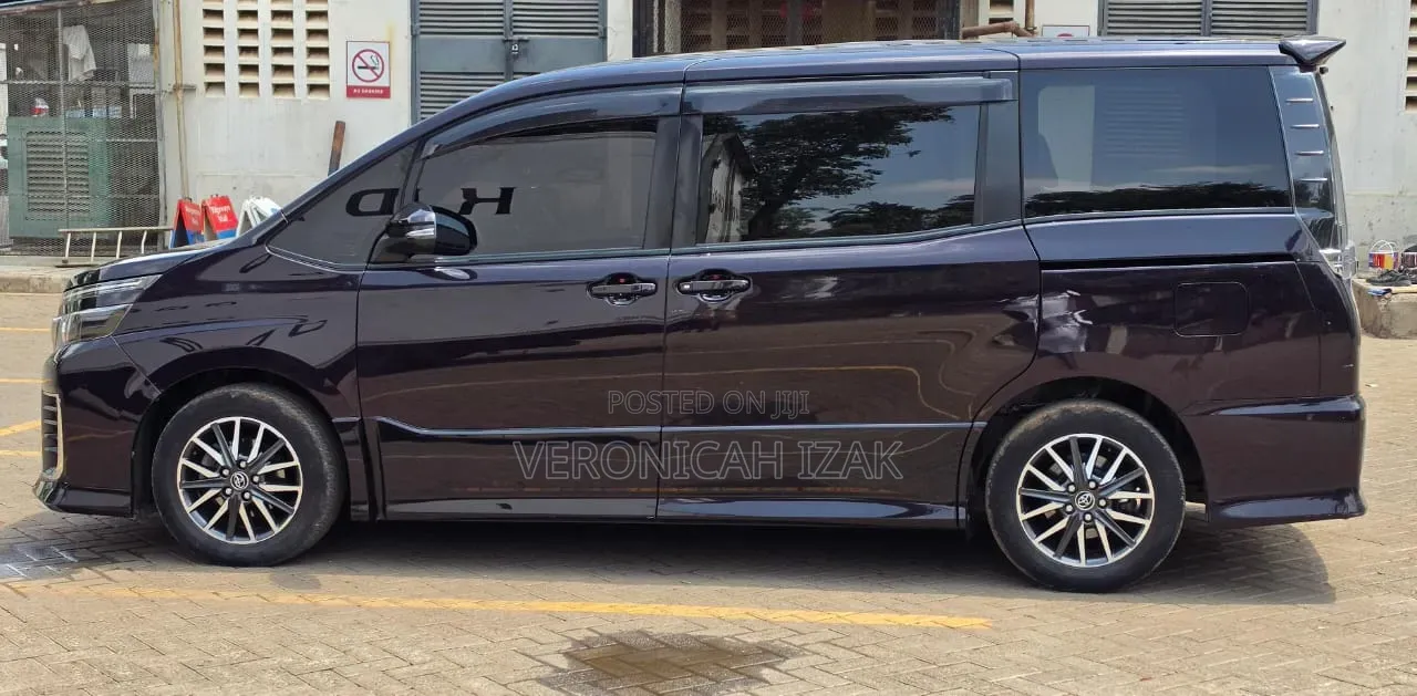 Toyota Voxy 2016 Blue
