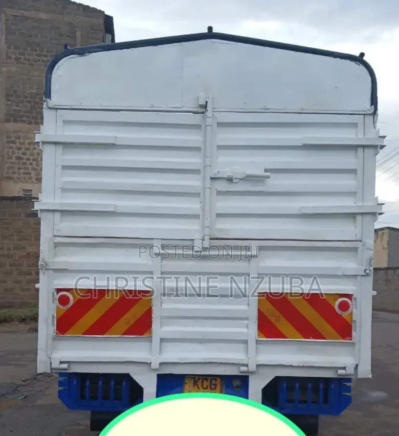 Mitsubishi FE85 Canter