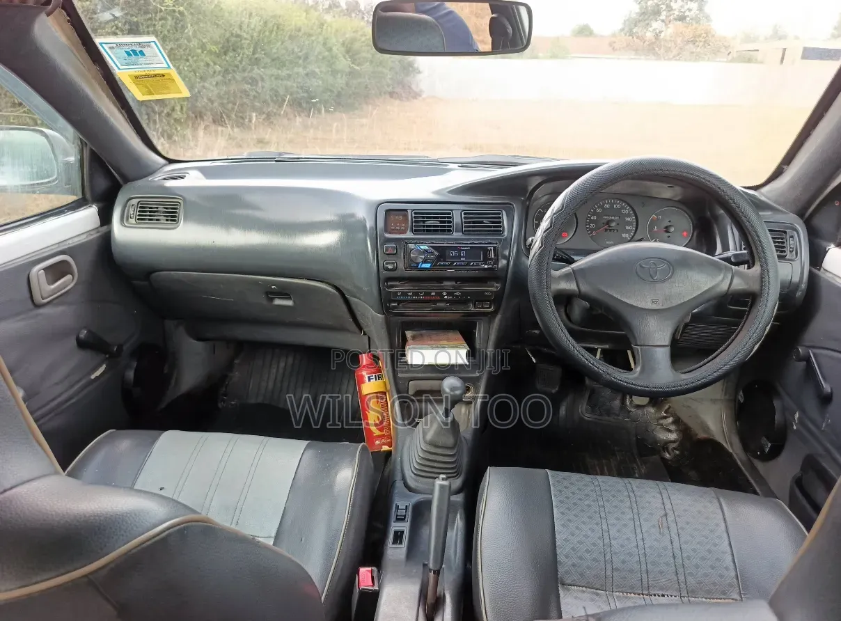 Toyota Corolla 2001 White