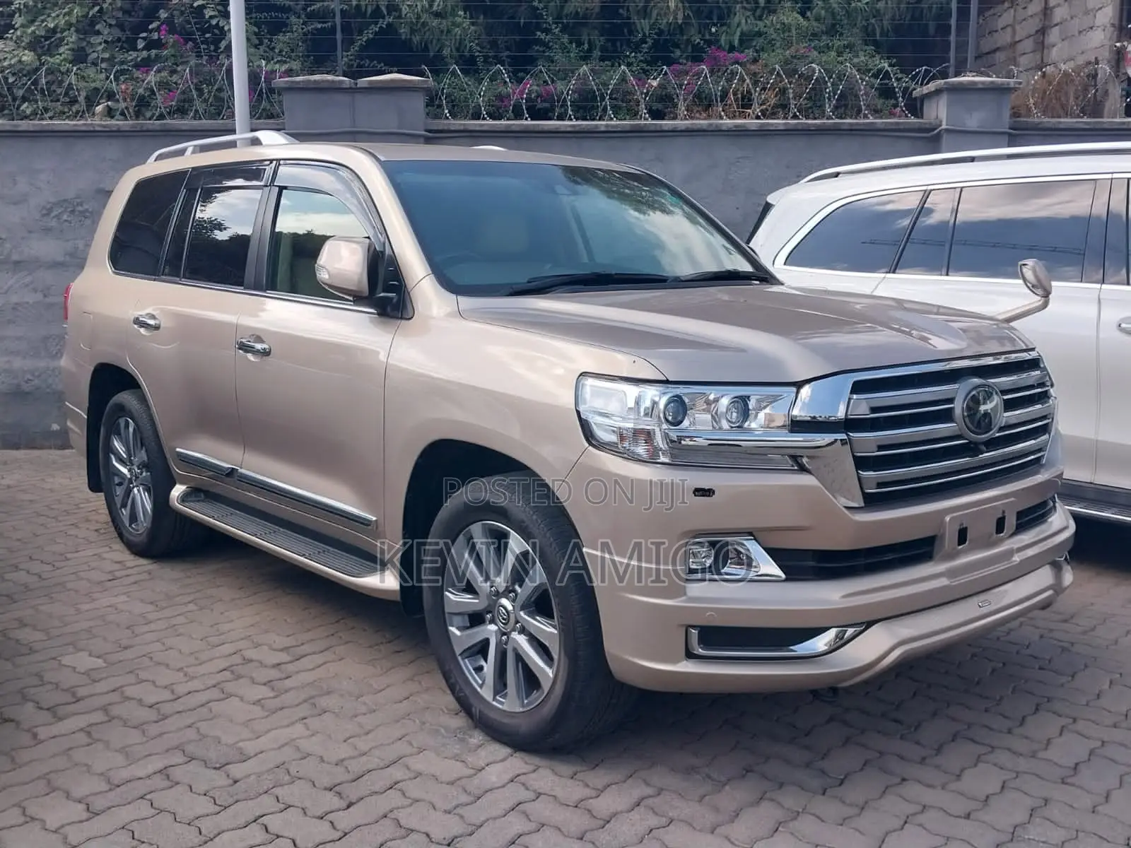 Toyota Land Cruiser 4.6 V8 ZX 2019 Gold