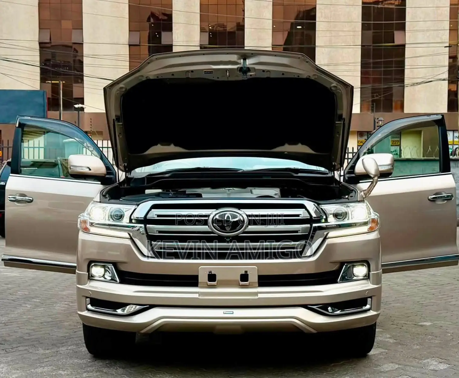 Toyota Land Cruiser 4.6 V8 ZX 2019 Gold