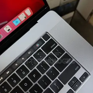 New Laptop Apple MacBook Pro 2019 16GB Intel Core i7 SSD 500GB