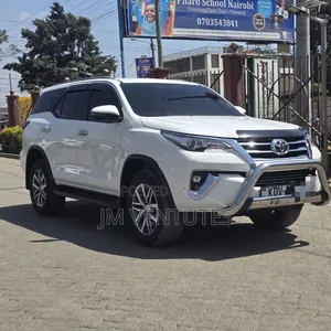 Toyota Fortuner 2019 White