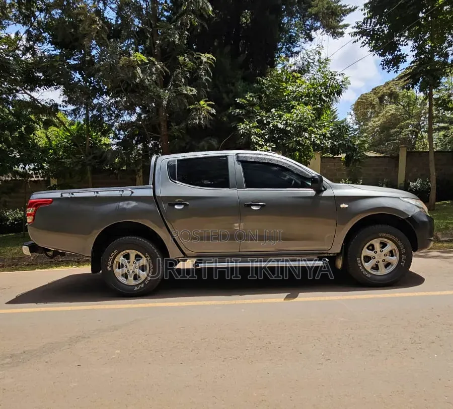 Mitsubishi L200 2015 Gray