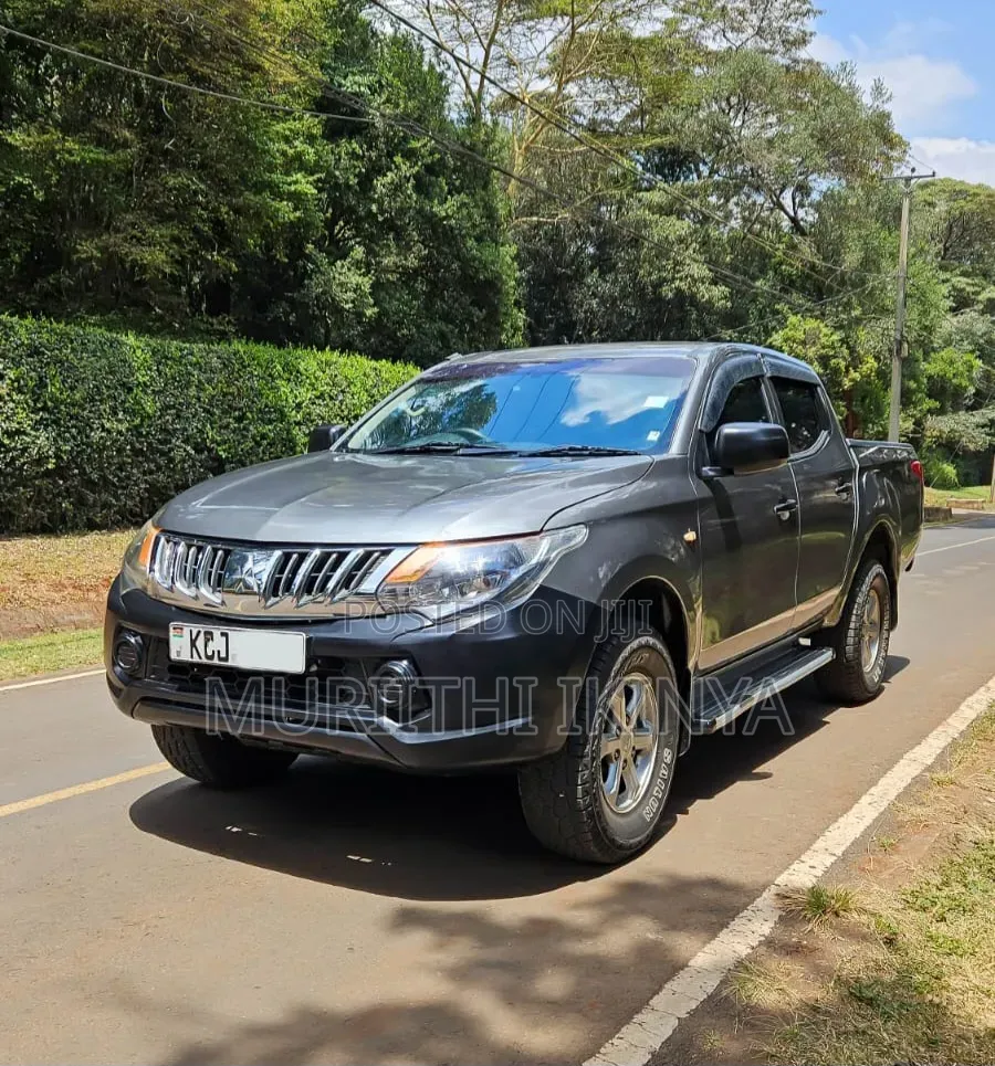 Mitsubishi L200 2015 Gray
