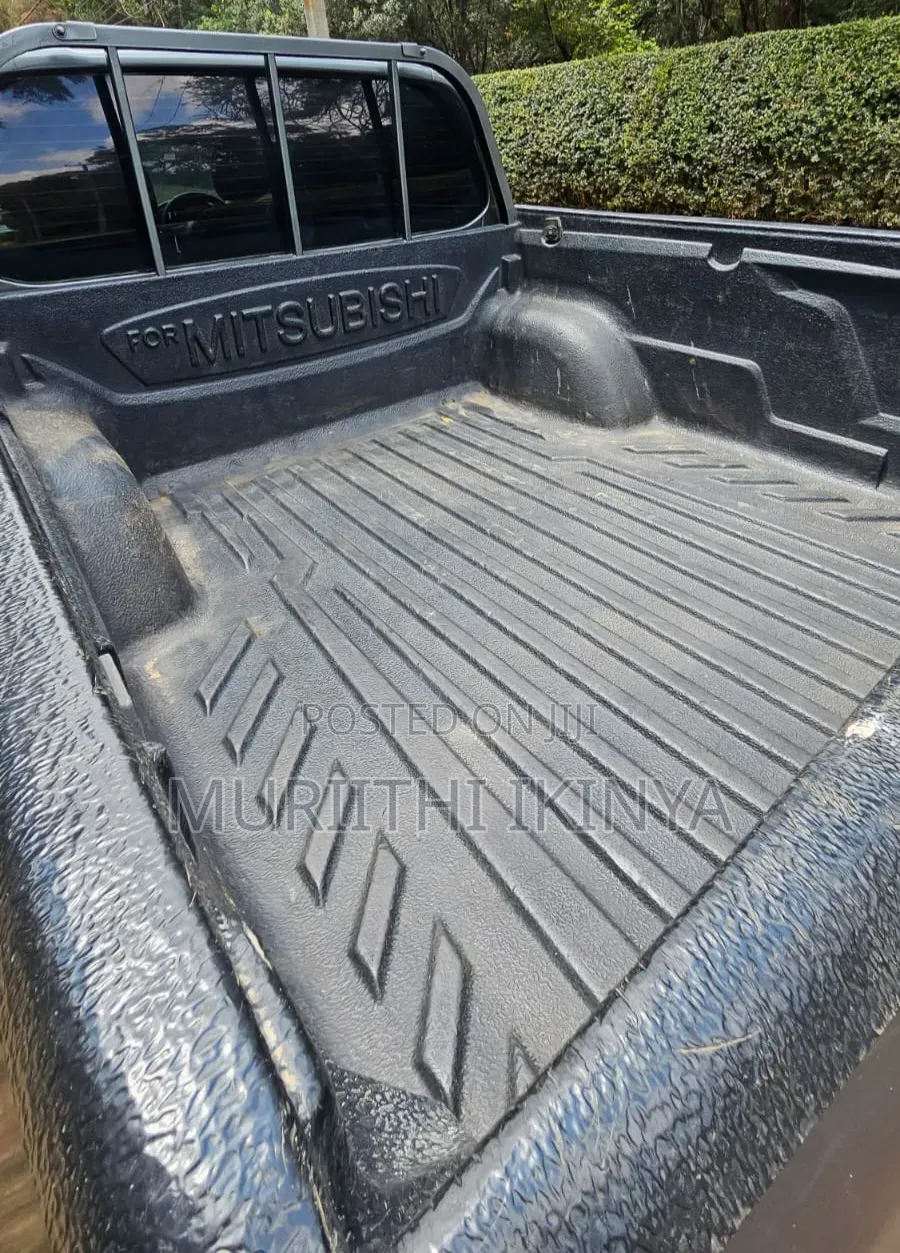 Mitsubishi L200 2015 Gray