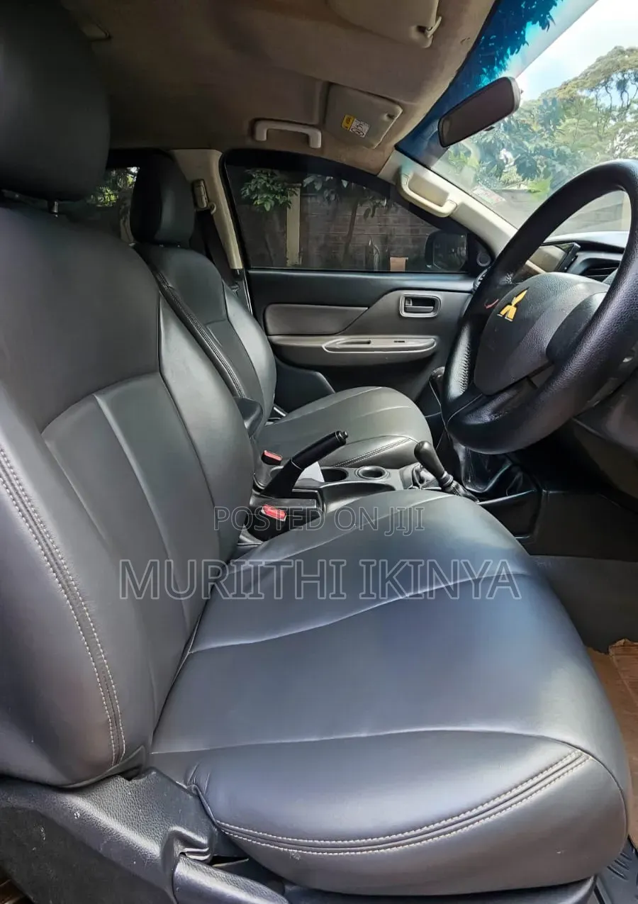 Mitsubishi L200 2015 Gray