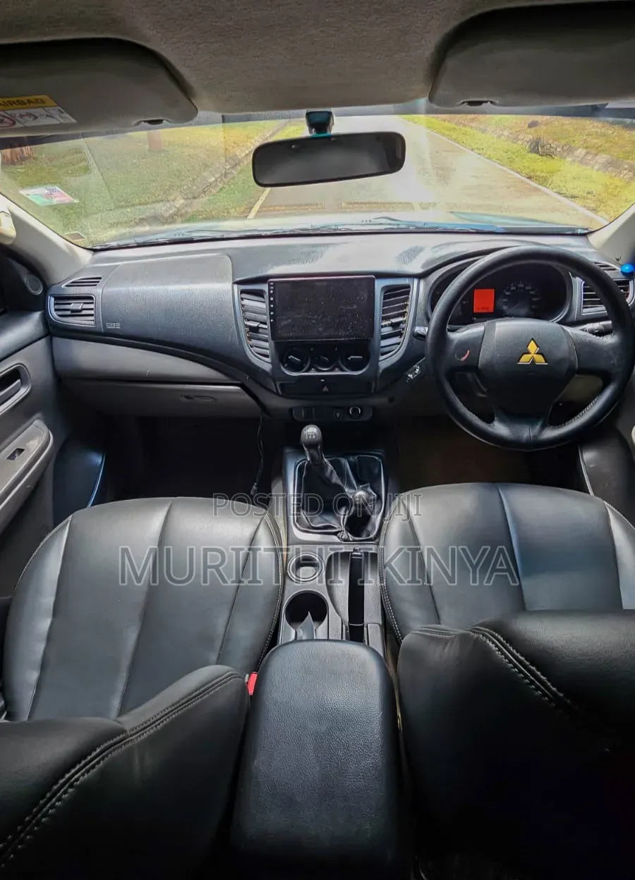 Mitsubishi L200 2015 Gray