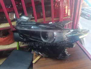 Axela 2020 Headlight Zenon No 23 'F' 