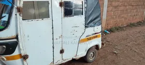 TVS King Cargo 2018 White