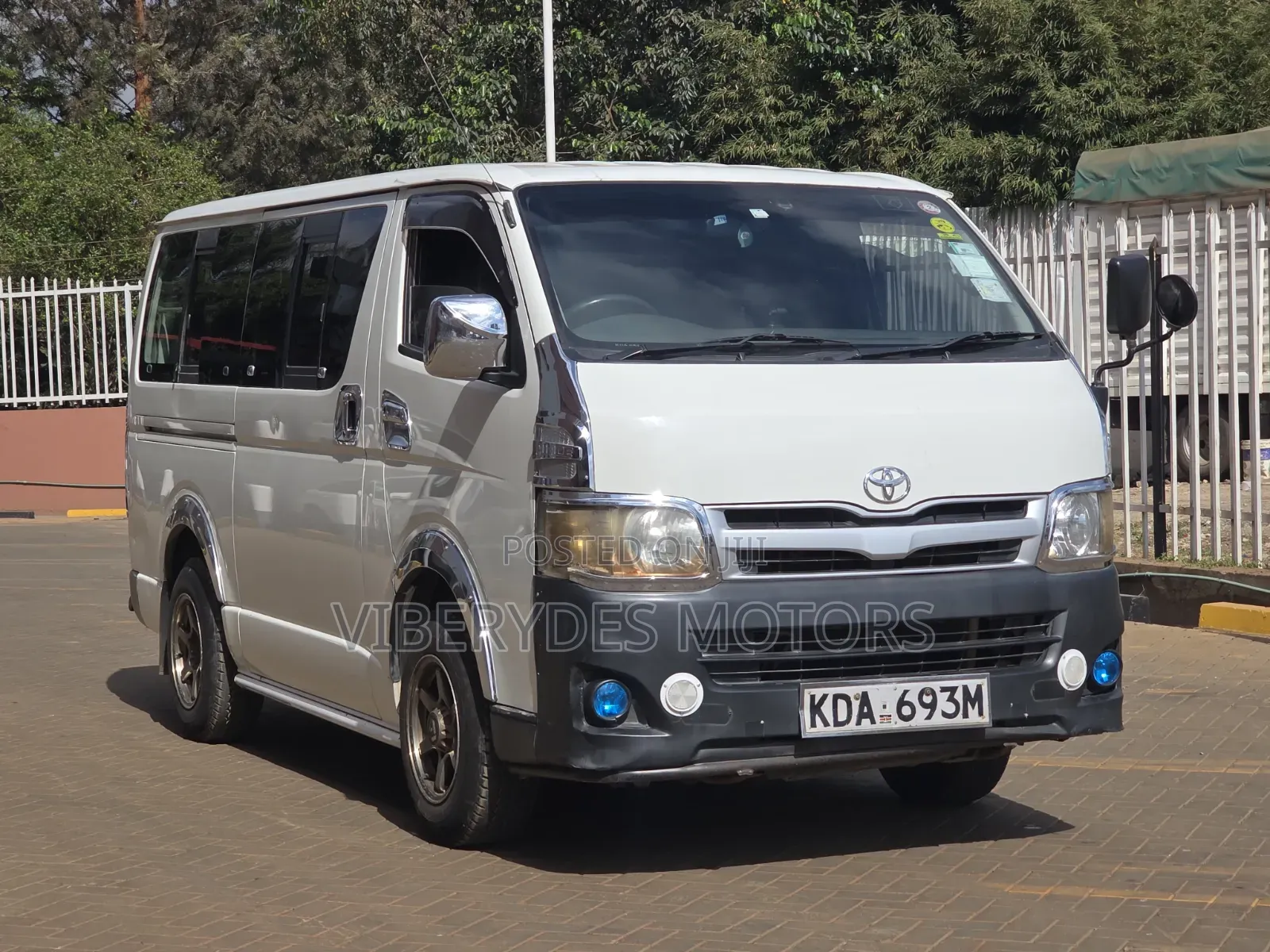 Toyota HiAce 2013 White